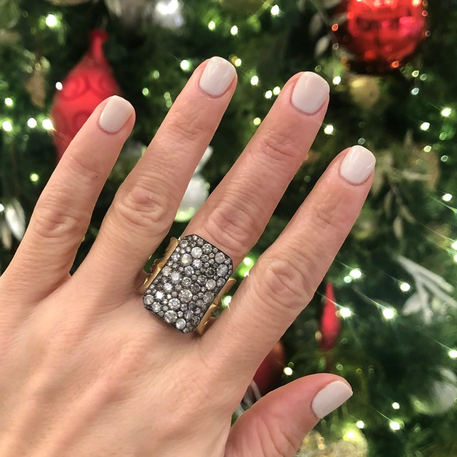 White Gold and Grey Diamond Short Ten Table Ring